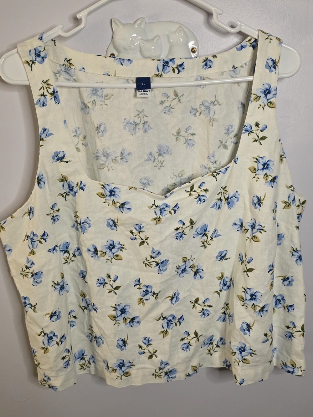 Old Navy Cream Cropped Tank with Blue Floral Print Sz XL